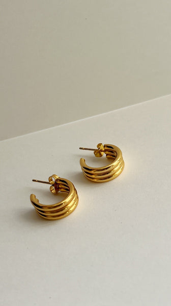 Allie Ribbed Dainty Hoops (24k Gold)