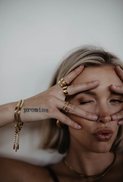 BANKS Herringbone Bracelet (18k Gold)