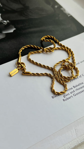 Skinny Twisted Stacking Chain (18k Gold)