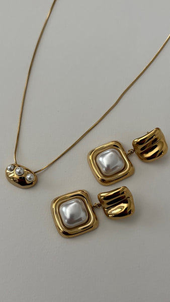 Daphnie Earrings -24K Gold