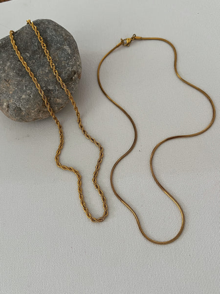 Skinny Twisted Stacking Chain (18k Gold)