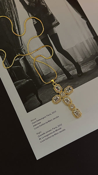 Rosa Cross Pendant (18K Gold)