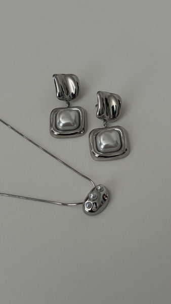 Josie Pearl Pendant