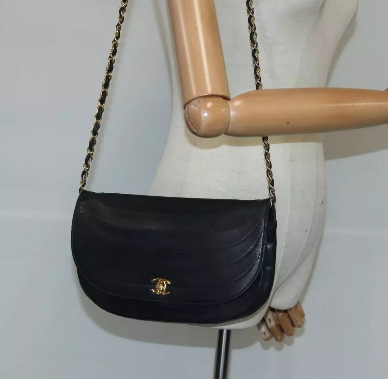【CHANEL】vintage lambskin shoulder★ヴィンテージ ラムスキン 80's Vintage Chanel Dark Navy Lambskin 2.55 Classic Shoulder