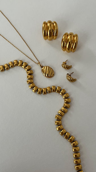 BANKS GIRL Necklace  -24k Gold