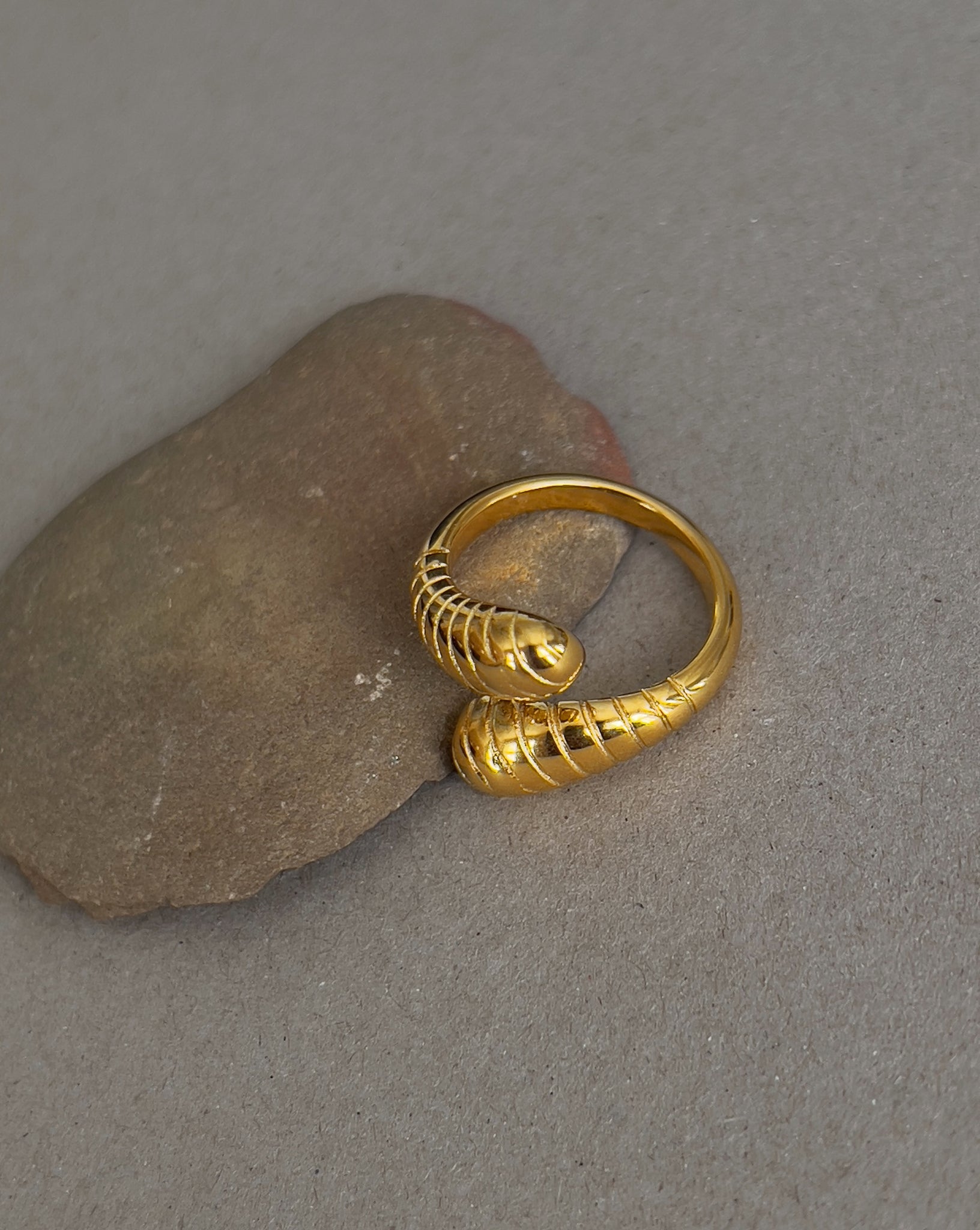 Johanna Ribbed Adjustable Ring -24k Gold