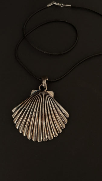 Vintage Silver Shell Pendant