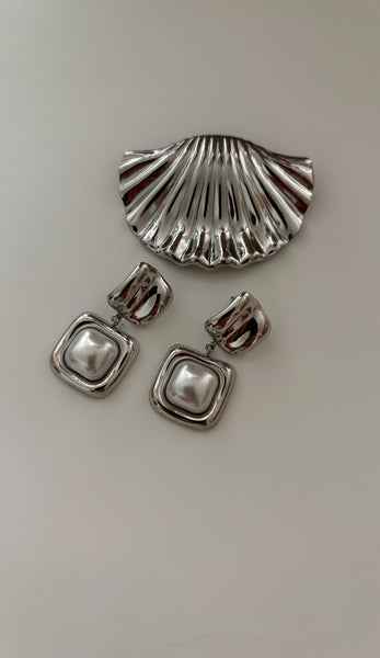 Daphnie Earrings