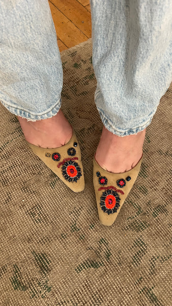 Fendi Size 7 M Beaded Suede Camel Trophy Pointed Toe Heels Made In Italy
