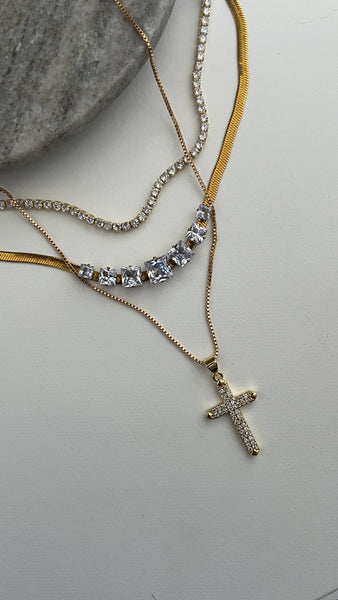 Maria Dainty Cross Necklace (24k Gold)