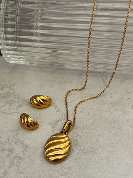 Darla Pendant Necklace  -24k Gold