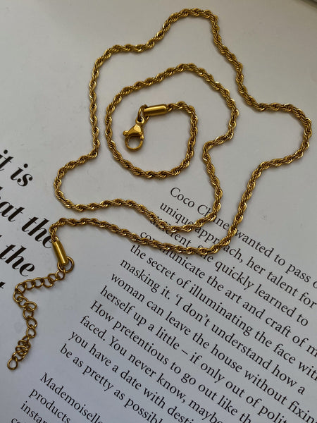 Skinny Twisted Stacking Chain (18k Gold)